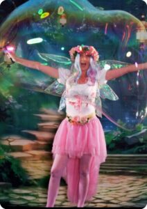 The bubble fairy performing at a premium giant bubble show at an elegant Sydney event