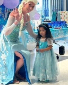 Elsa entertainer with birthday child