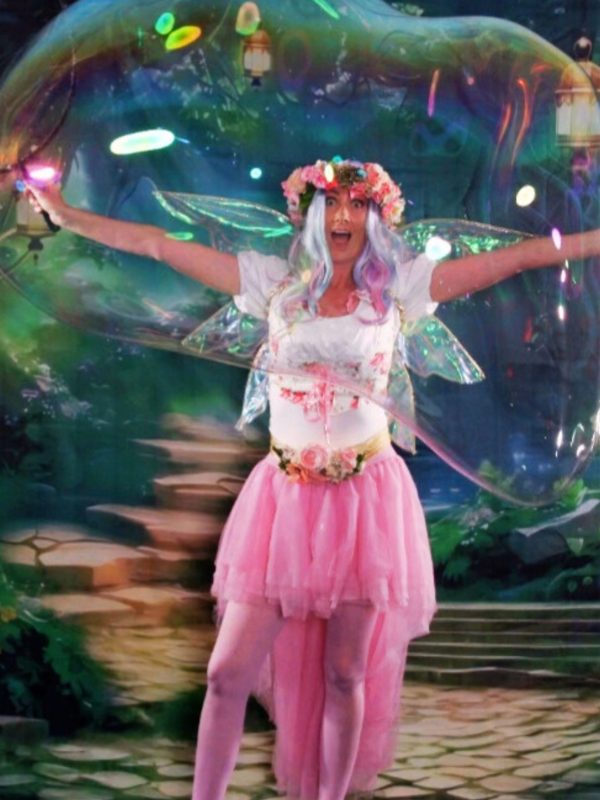 The bubble fairy performing at a premium giant bubble show at an elegant Sydney event